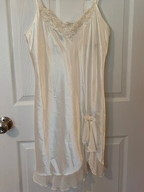Linea Donatella Ivory Satin Lace-Trim Chemise